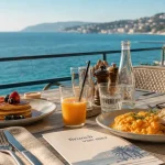 Brunch nice vue mer à Nice, table de brunch sur terrasse avec vue mer Méditerranée