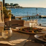 Restaurants Juan-les-Pins bord de mer : terrasse vue mer au coucher du soleil